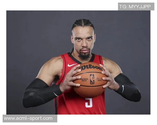 外线双星闪耀狄龙三分全中阿伦稳健发挥助力球队上半场表现 外线双星闪耀狄龙三分全中阿伦稳健发挥助力球队上半场表现