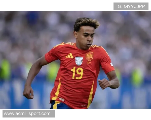 西媒报道亚马尔备战巴黎之战积极训练成为最后离场球员之一 西媒报道亚马尔备战巴黎之战积极训练成为最后离场球员之一