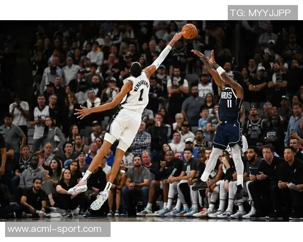 文班亚马新打法显成效全场仅9次出手却贡献全队最高5助攻 文班亚马新打法显成效全场仅9次出手却贡献全队最高5助攻