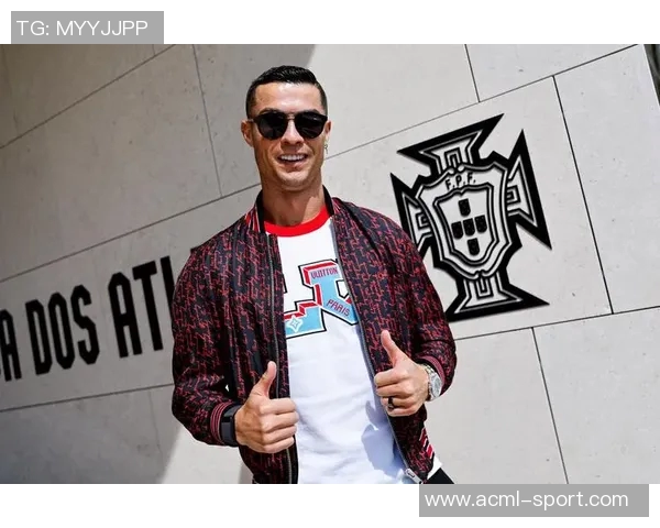 C罗分享回归葡萄牙国家队的帅气照片墨镜加持魅力十足 C罗分享回归葡萄牙国家队的帅气照片墨镜加持魅力十足